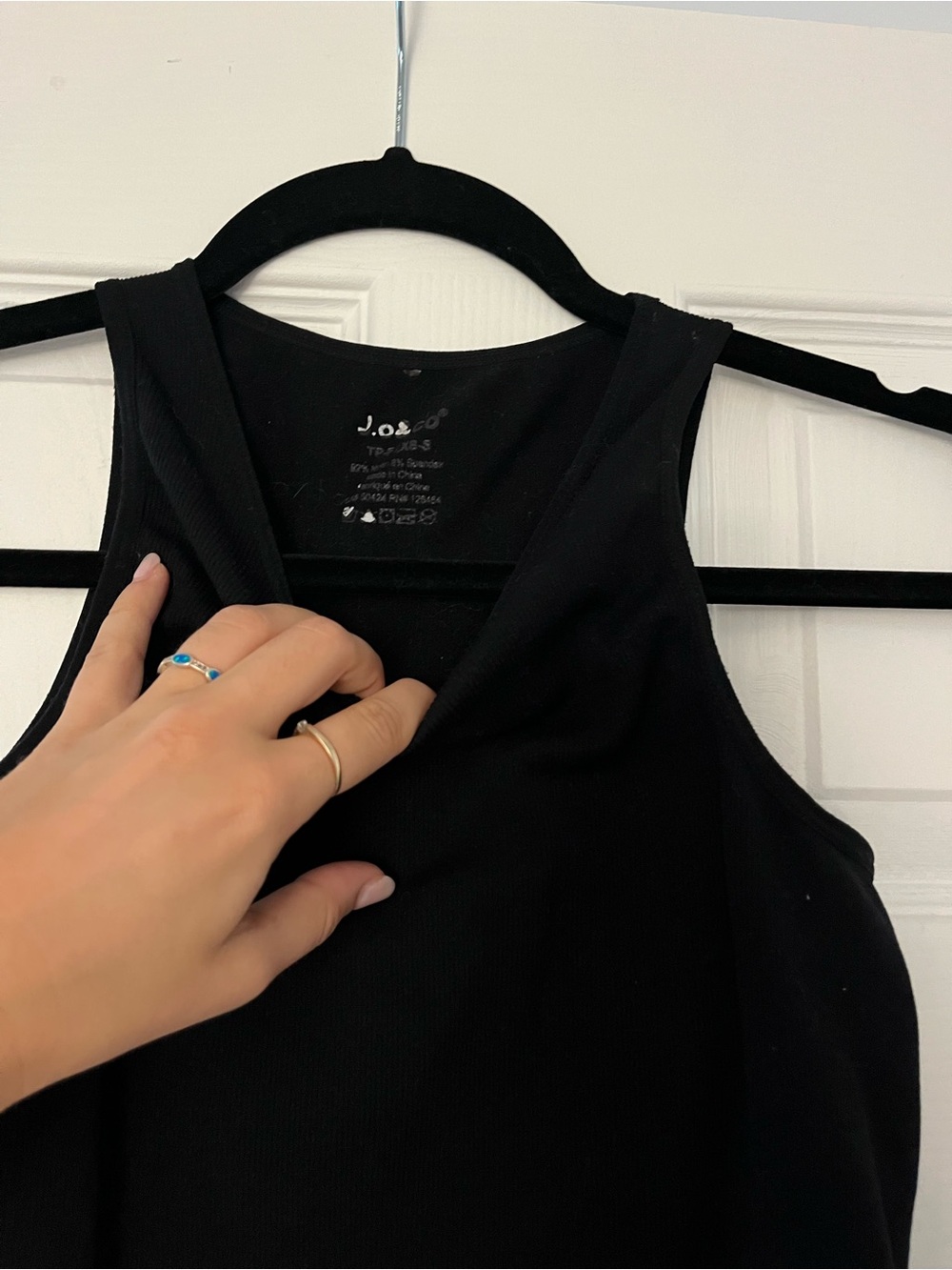 Black Ribbed Cropped Tank Top - Picture 2 of 2